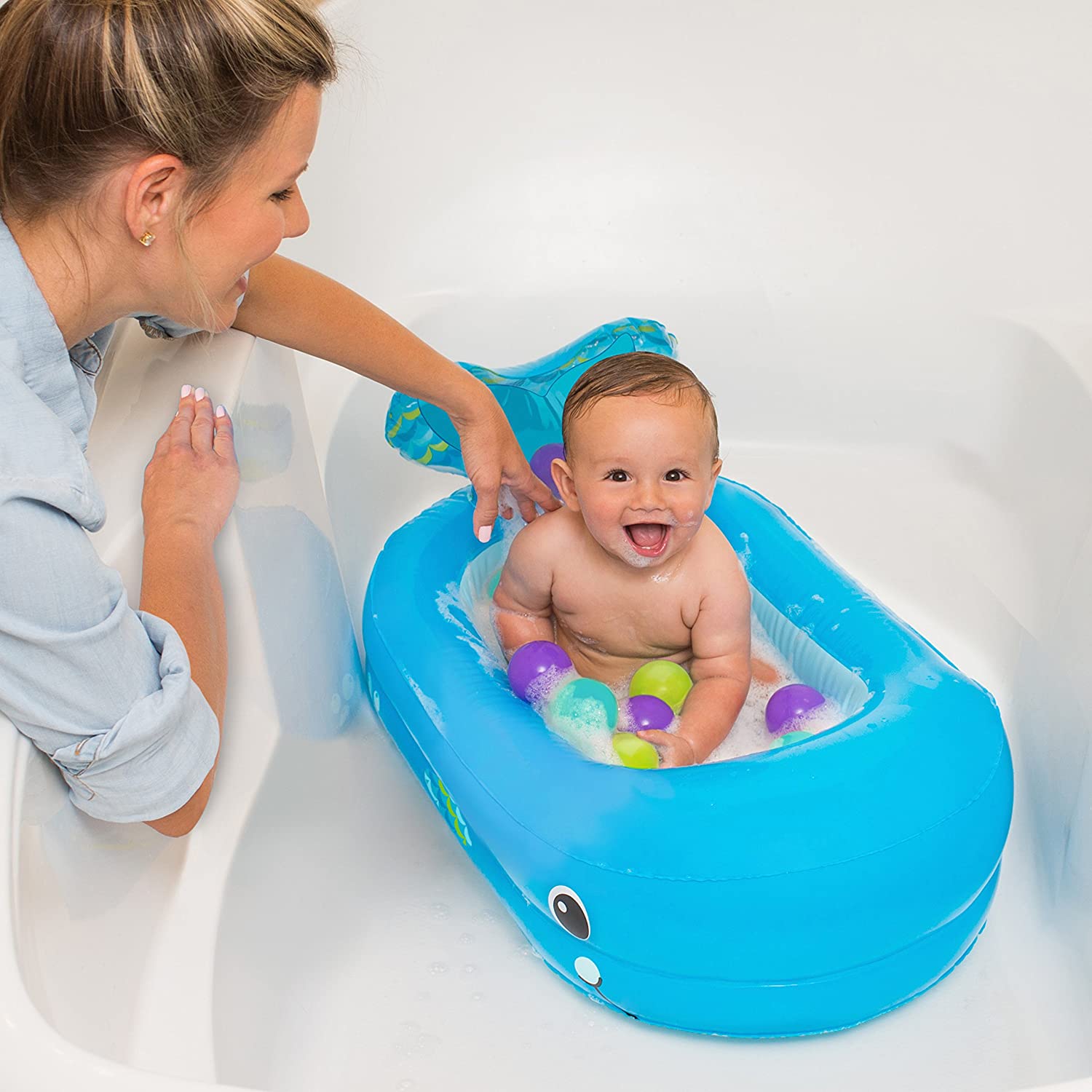 Infantino Whale Bubble Inflatable Bath Tub and Ball Set